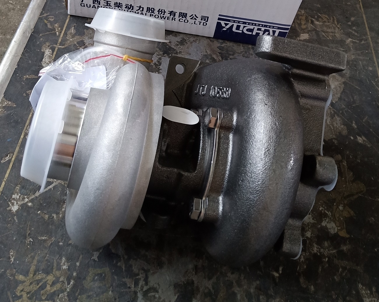 Турбина (турбокомпрессор) J56G двигателя Yuchai YCD4J22G (оригинал) 1JG300-1118100-550